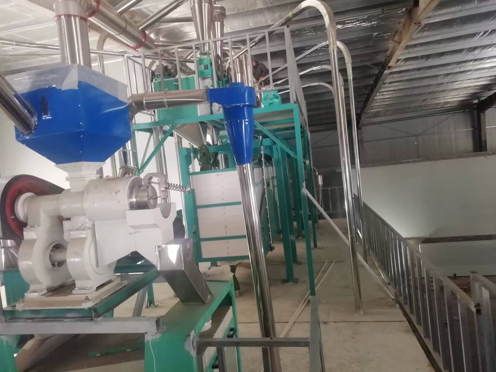 河南鶴壁市浚縣六加二石磨面粉機
