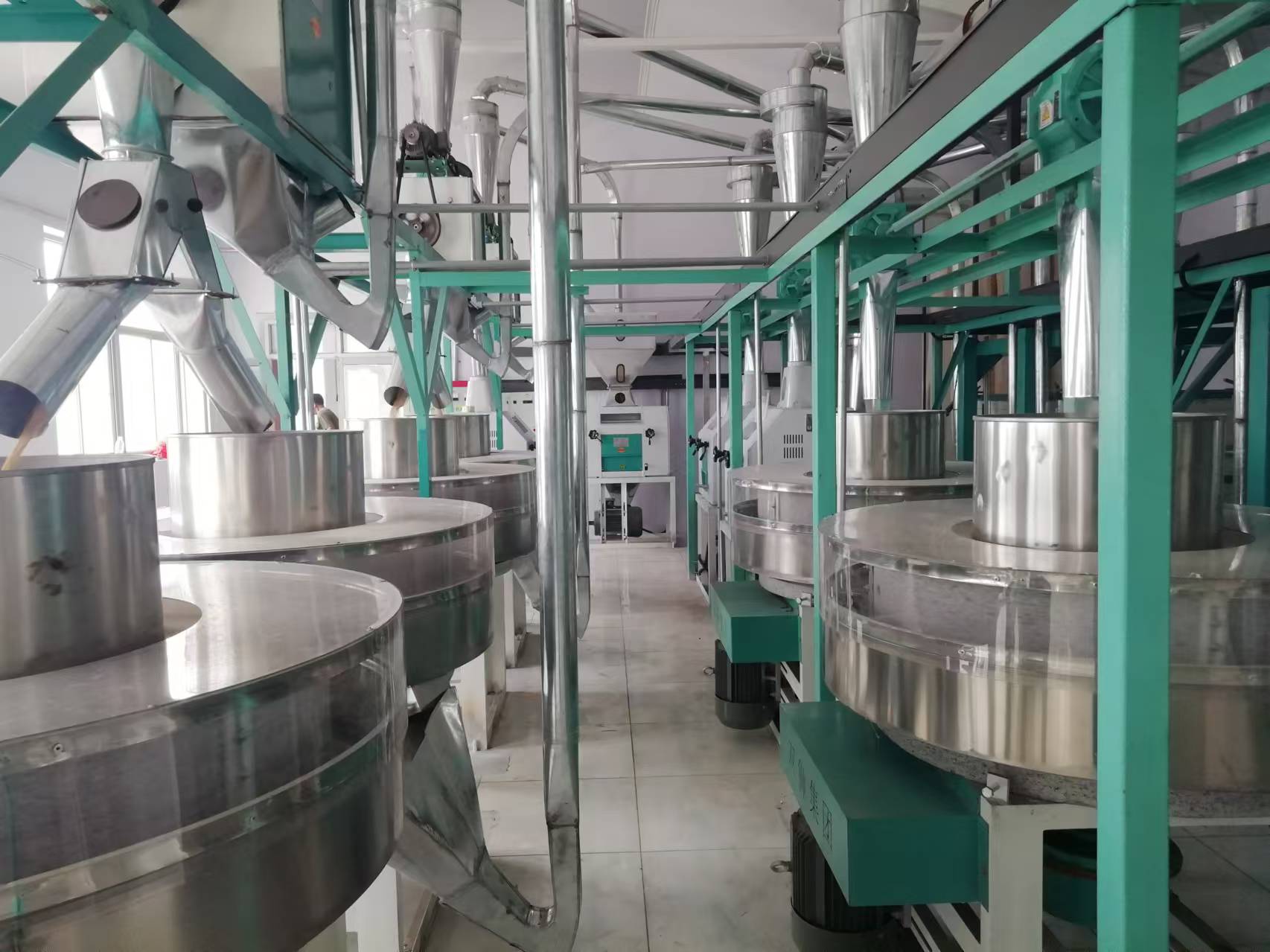 河北省黃驊市石磨面粉機生產(chǎn)線，日處理小麥30噸